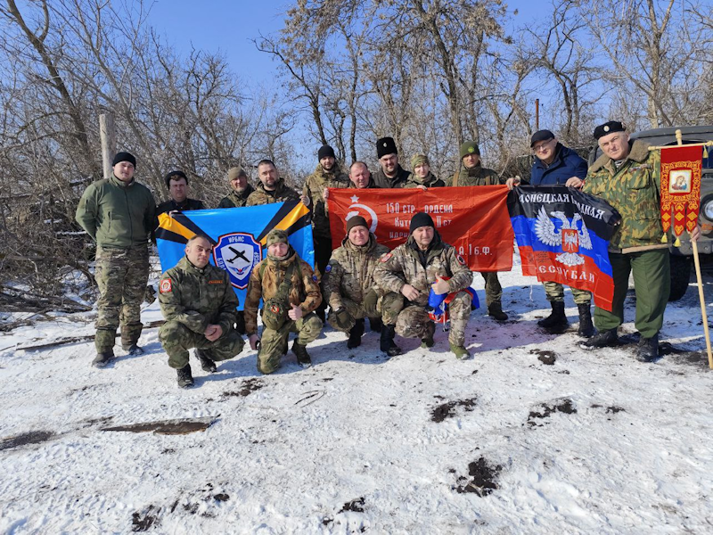 Артисты Агитвзвода «Алтай» поздравили военнослужащих с Днём защитника Отечества.