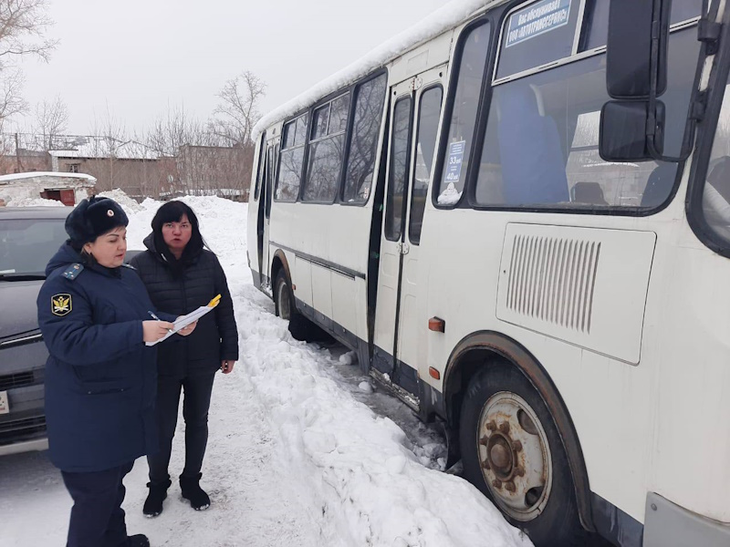 В Бийске судебными приставами исполнено решение суда о запрете эксплуатации пассажирского автобуса.