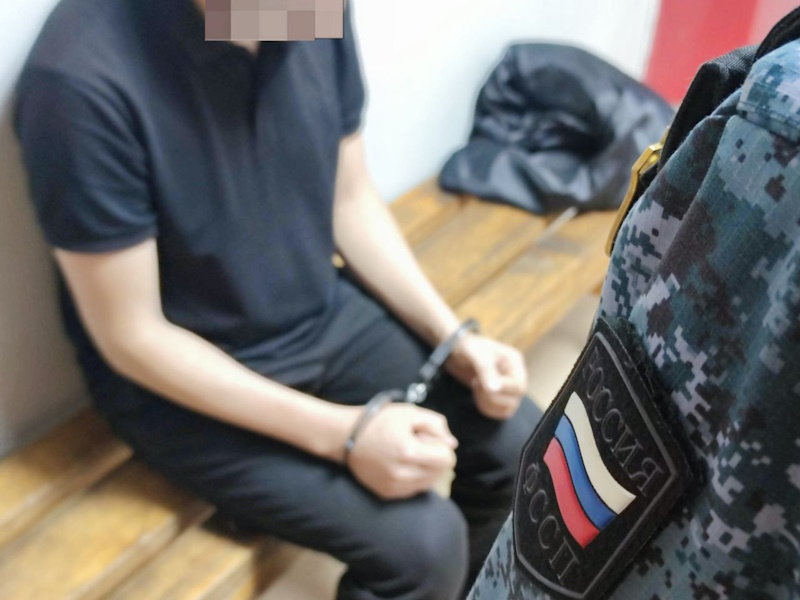 За уклонение от обязательных работ -  15 суток ареста.